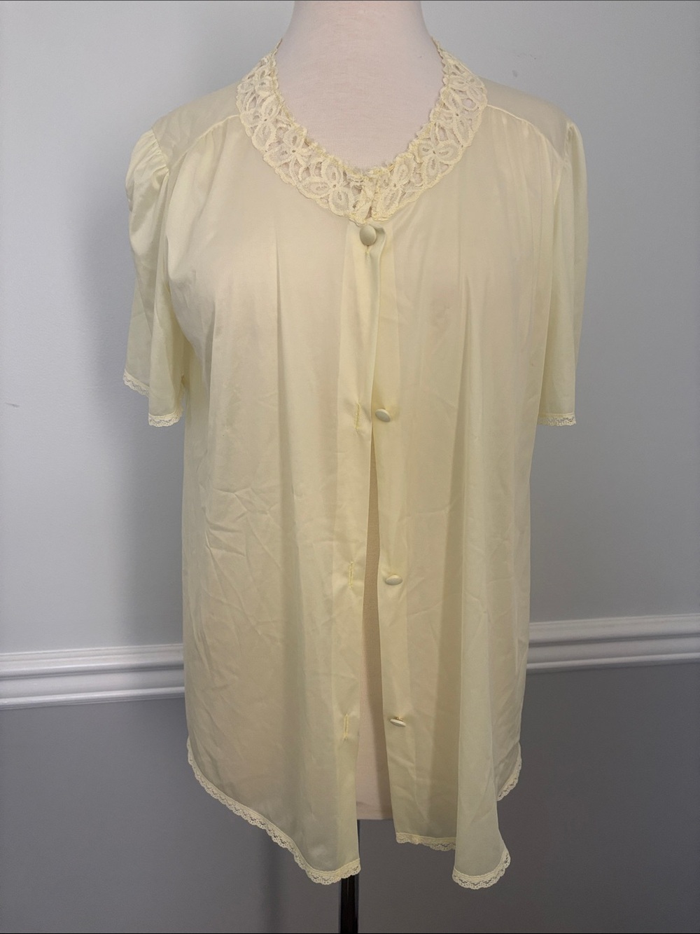 Vanity Fair Pale Yellow Lace-Trim Short Sleeve Button Front Robe Top
